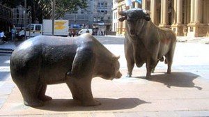 Скульптура быка и медведя перед Франкфуртской фондовой биржей